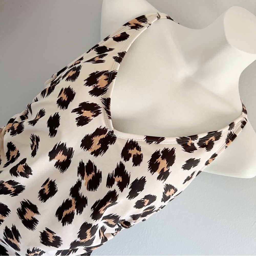 Kona Sol Leopard V-neck Racerback One Piece Swimsuit in Cream โข M - Picture 3 of 7